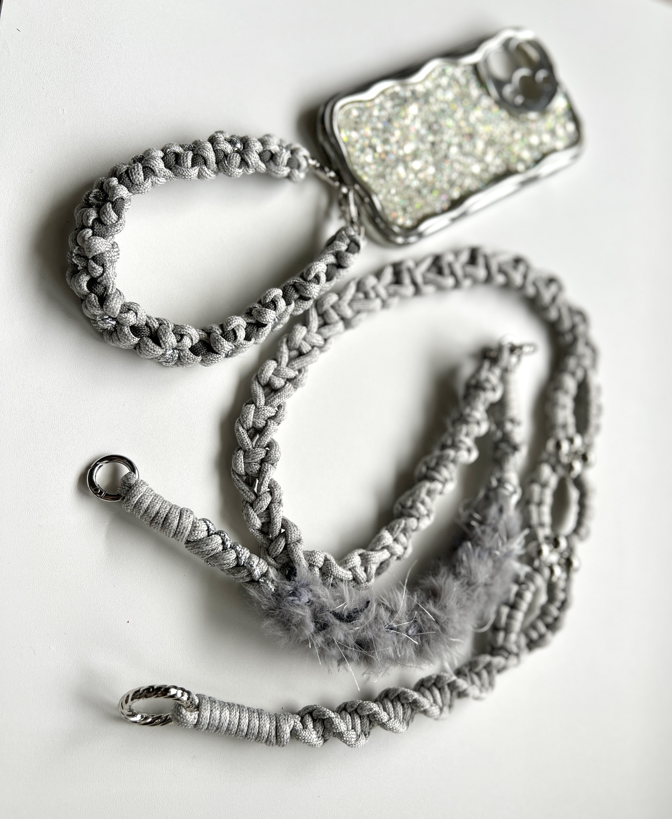 スマホショルダー　パラコード　ハンドメイド　ストラップ　キーホルダー　オーダー　フラワー　グレー 6,616円