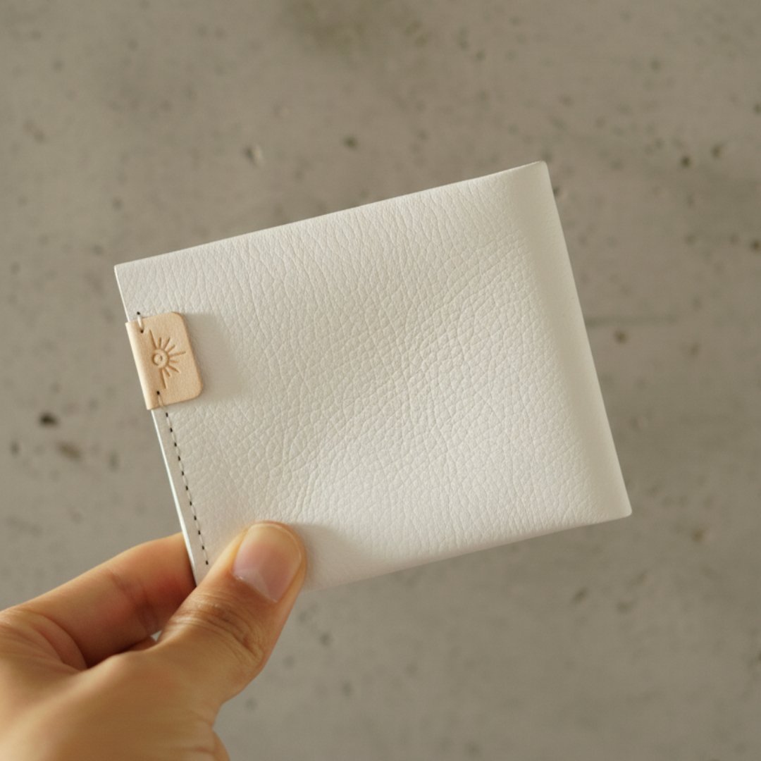 ホワイトダイニーマレザー 超軽量ミニマルウォレット ORIGAMI Slim（オリガミスリム） – 折り紙構造