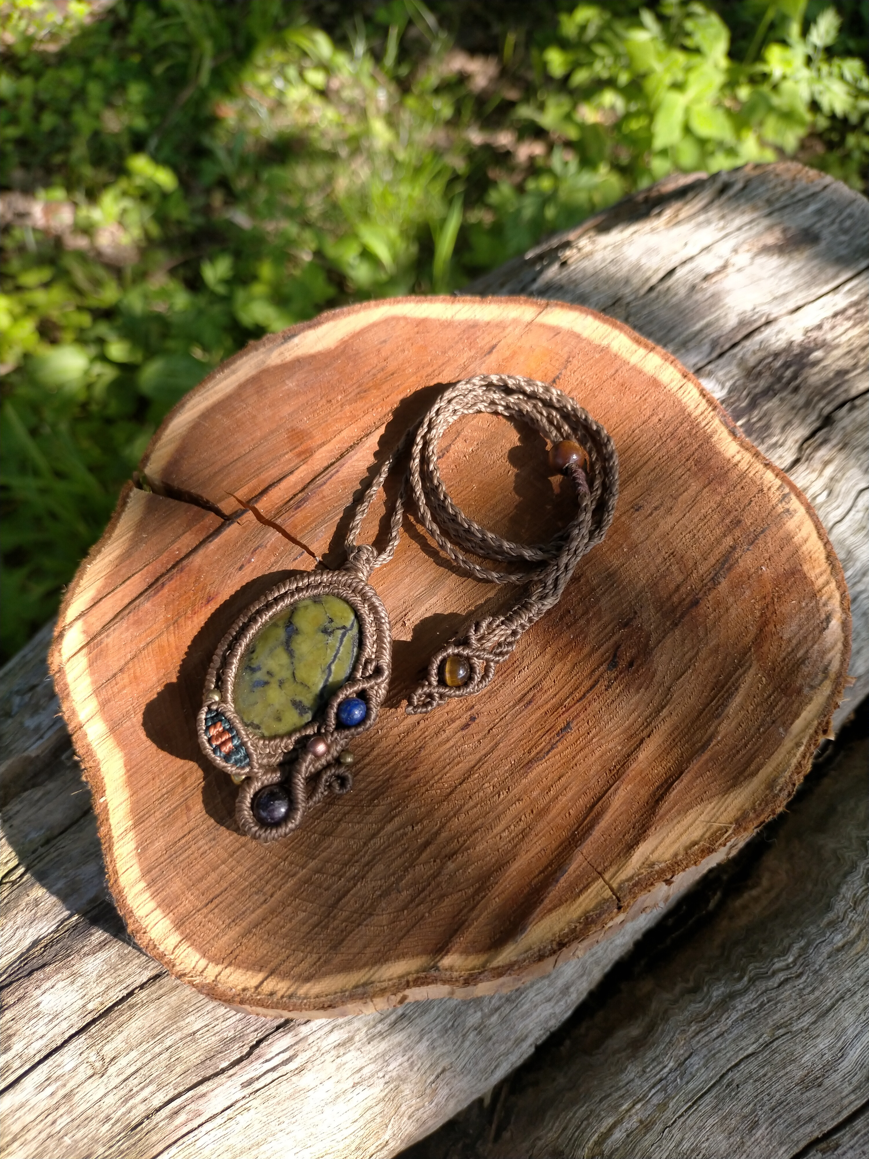 サーペンティンネックレス