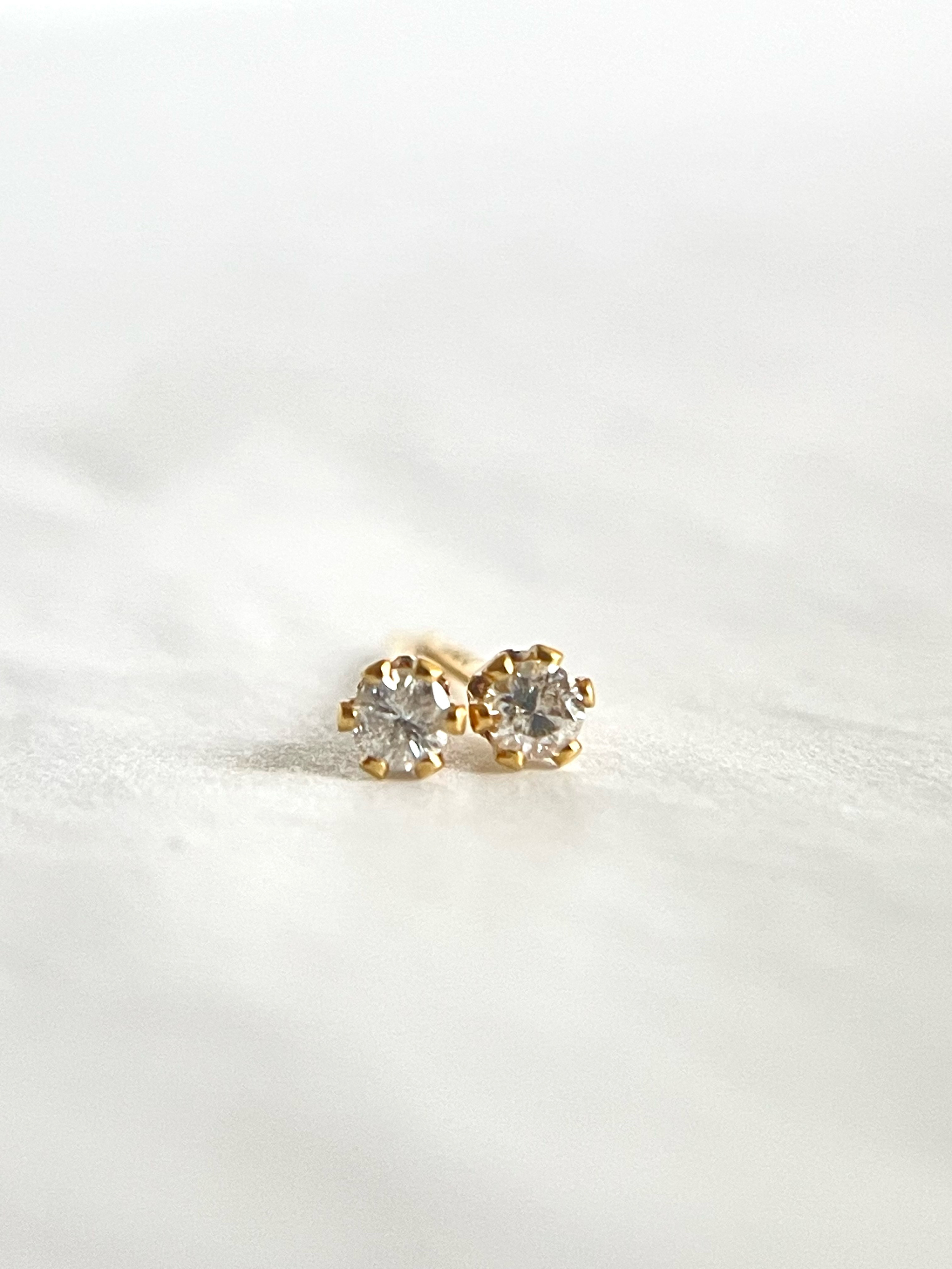 永遠の煌めき 天然ダイアモンド 極小ピアス14kgf スキンジュエリー　着けっぱなし　匿名配送　送料無料