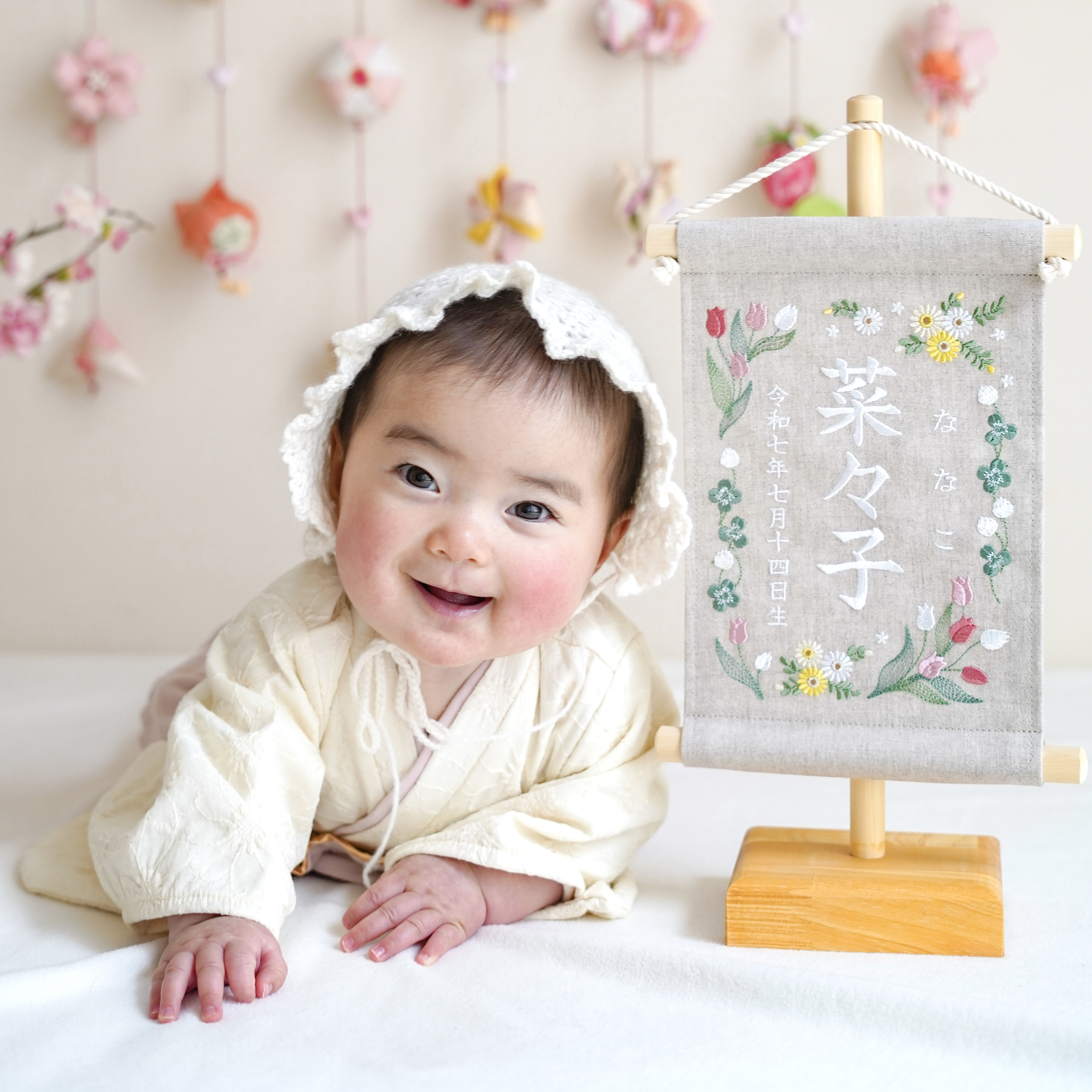 【スタンド付】刺繍名前旗【チューリップ|ベージュグレー|小サイズ】命名書 出産祝い 桃の節句 端午の節句 女の子