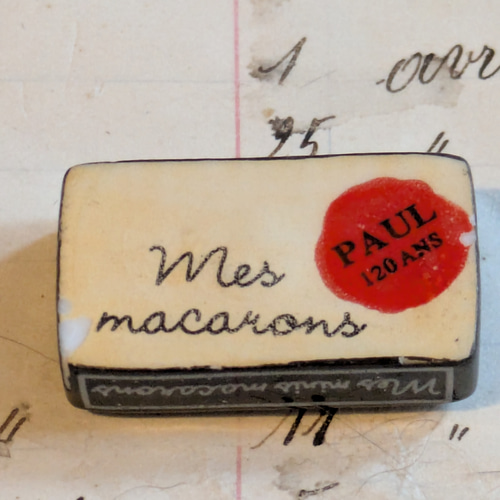 PAUL 120周年記念　2009 フェーブ　フェーヴ　ヴィンテージ　フランス Paul ポール 120周年記念】フェーヴ マカロン 陶器 ガレット・デ・ロワ