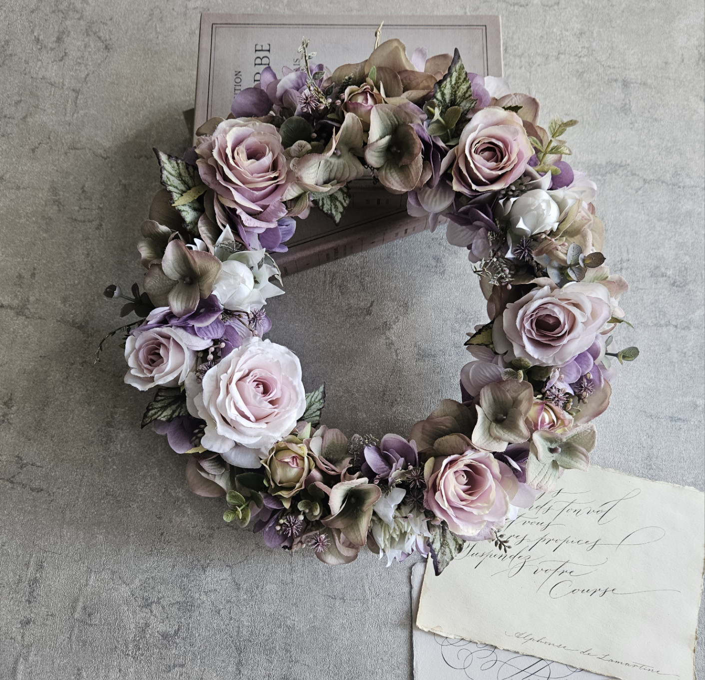 【送料無料】ニュアンスカラーリース aw-2602 造花 玄関ドアやプレゼント、ウェルカムボードにも