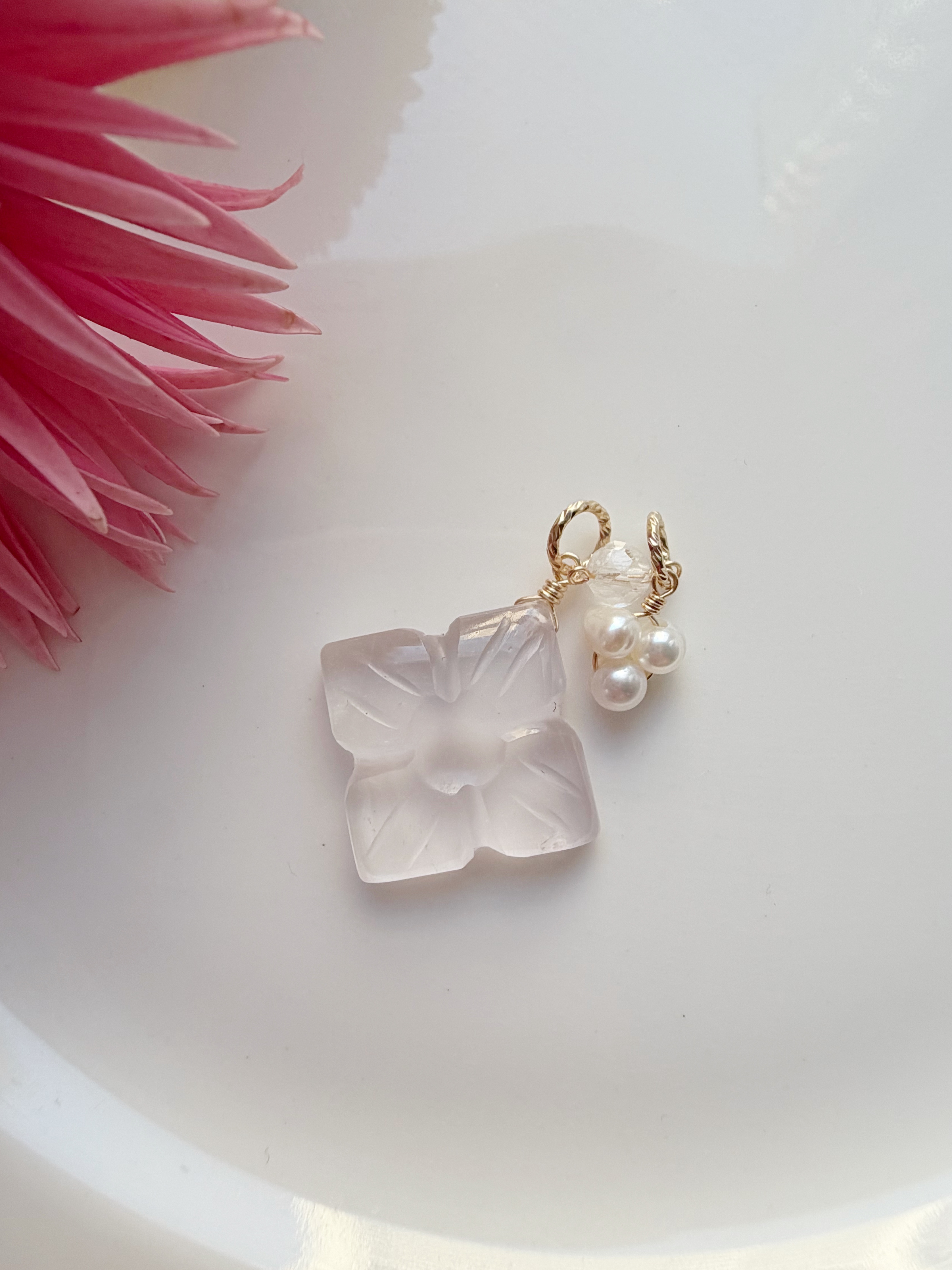 【選べる天然石】14KGF カランコエカットローズクォーツ 淡水パール×水晶 ネックレスチャーム2点セット