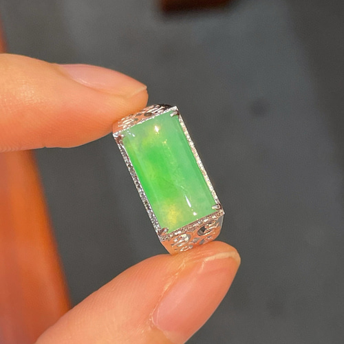 新品♥天然翡翠4.50ct　k18wg D0.22ct鑑別書　天然ジェダイト 新品♥天然翡翠4.50ct k18wg D0.22ct鑑別書 天然ジェダイト