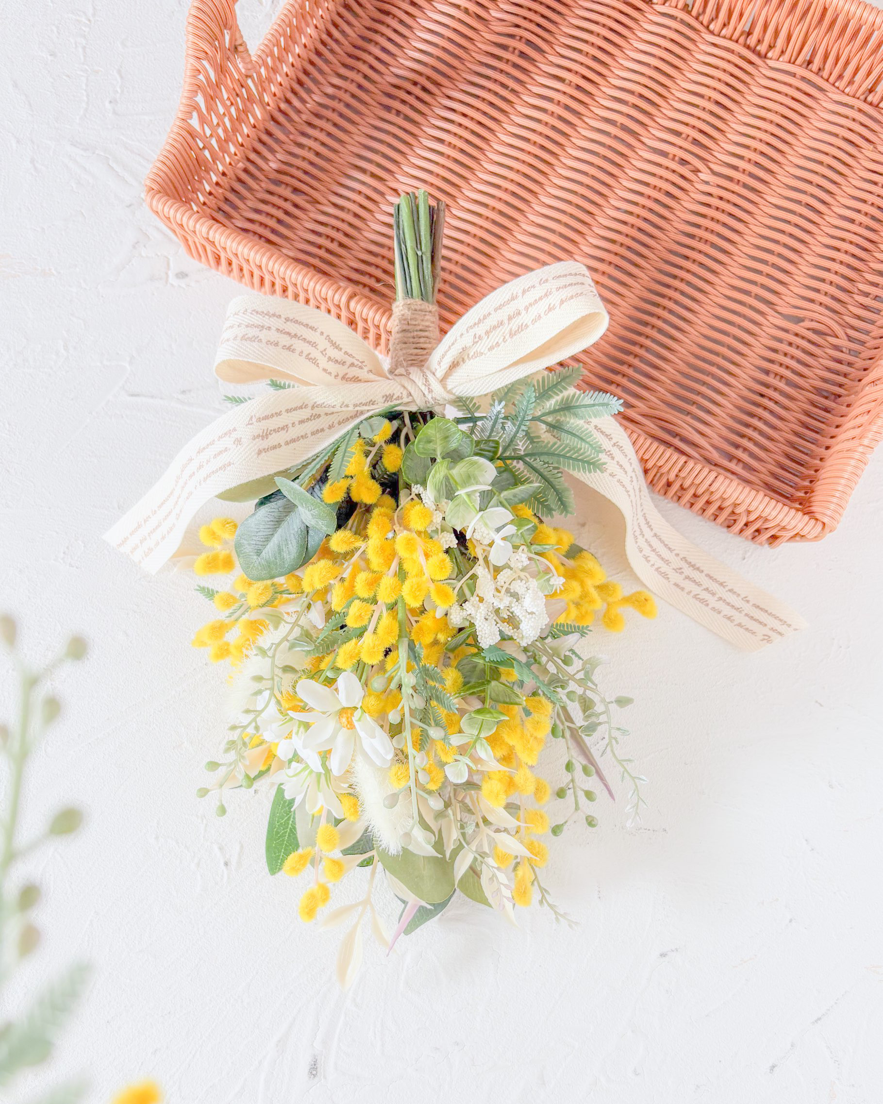 ふわふわミモザとデイジーのナチュラルスワッグ　アーティフィシャルフラワー　造花　春　壁飾り　ギフト　光触媒加工