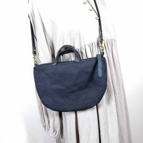 ミナペルホネン/thoroughbredサラブレットネイビー/ロングミニラウンド ミナペルホネン/thoroughbredサラブレットネイビー/ロングミニラウンド