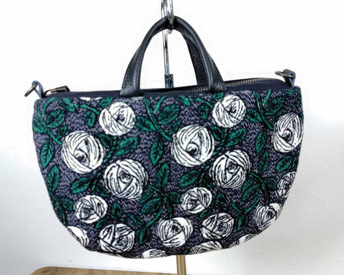 ミナペルホネン/thoroughbredサラブレットネイビー/ロングミニラウンド ミナペルホネン/thoroughbredサラブレットネイビー/ロングミニラウンド