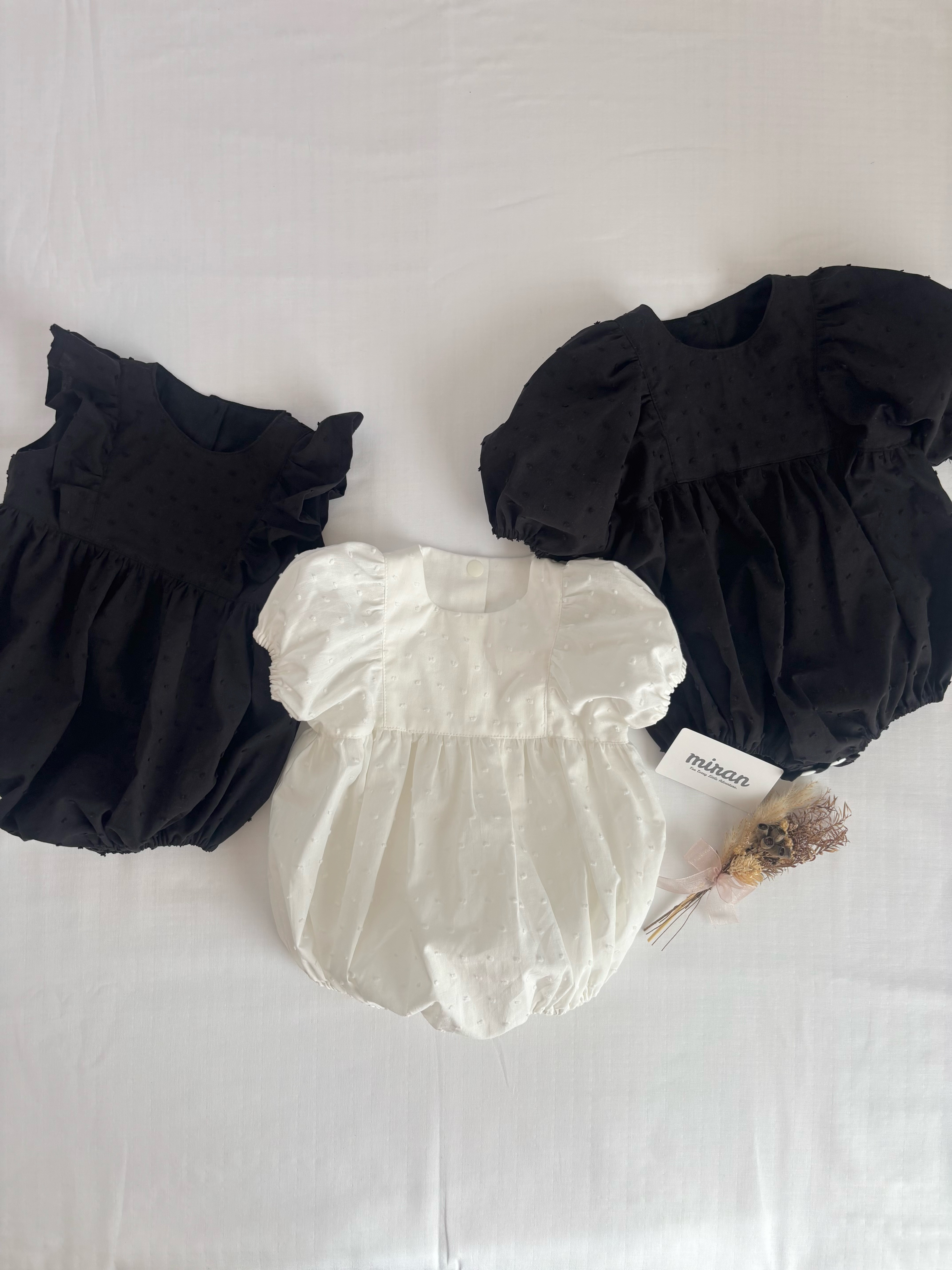 ロンパース　ドビー　ドット　女の子　おしゃれ　フリル　長袖　半袖　ノースリーブ　黒　白　モダン　セレモニー　フォーマル