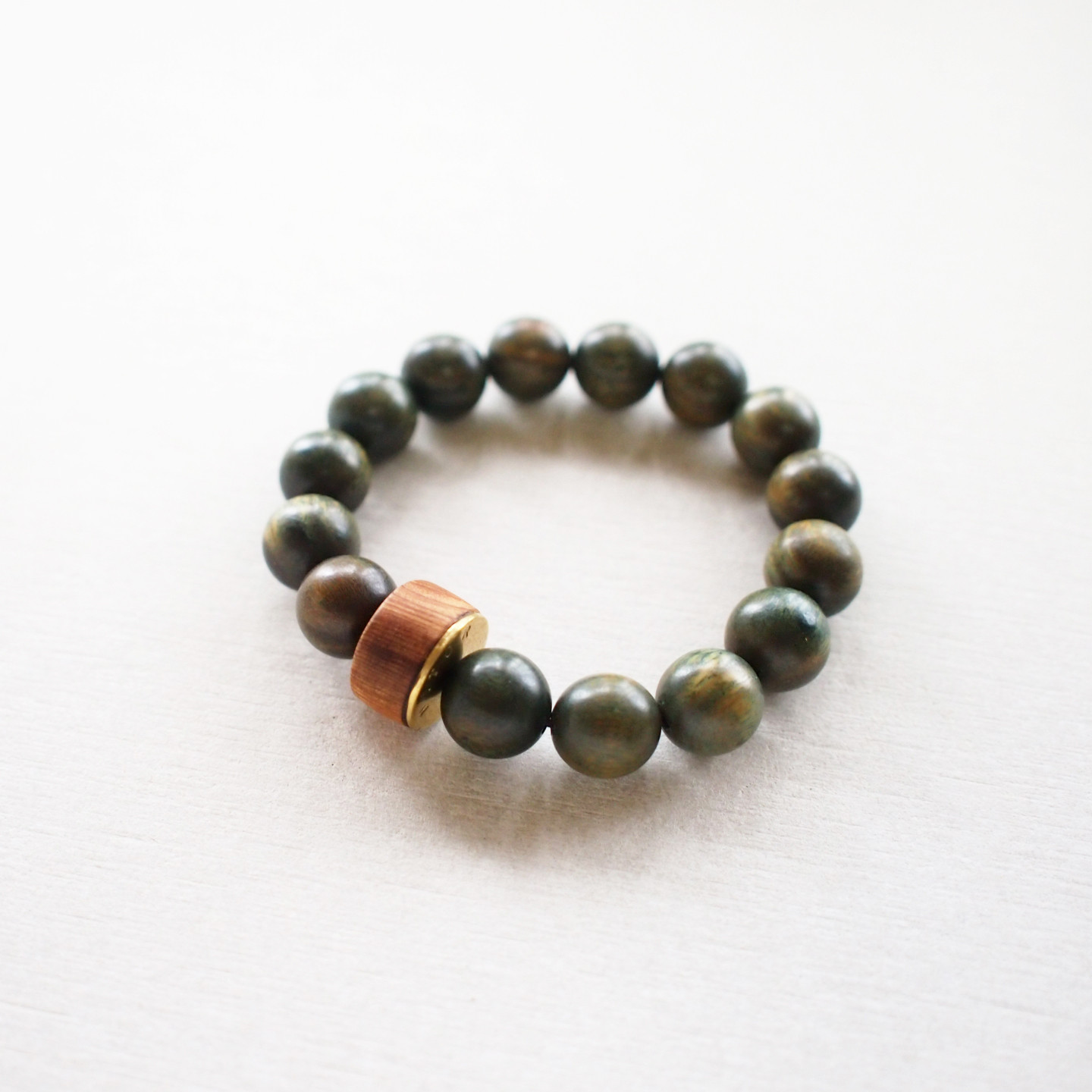 【緑壇12㎜珠】BRACE 【屋久杉×緑壇｜手削り】 ● 屋久杉/真鍮/刻印/ブレスレット