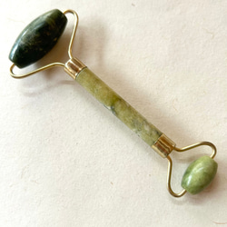 神話の石】フェアリースキンサファイア特大勾玉 精麻より紐ネックレス