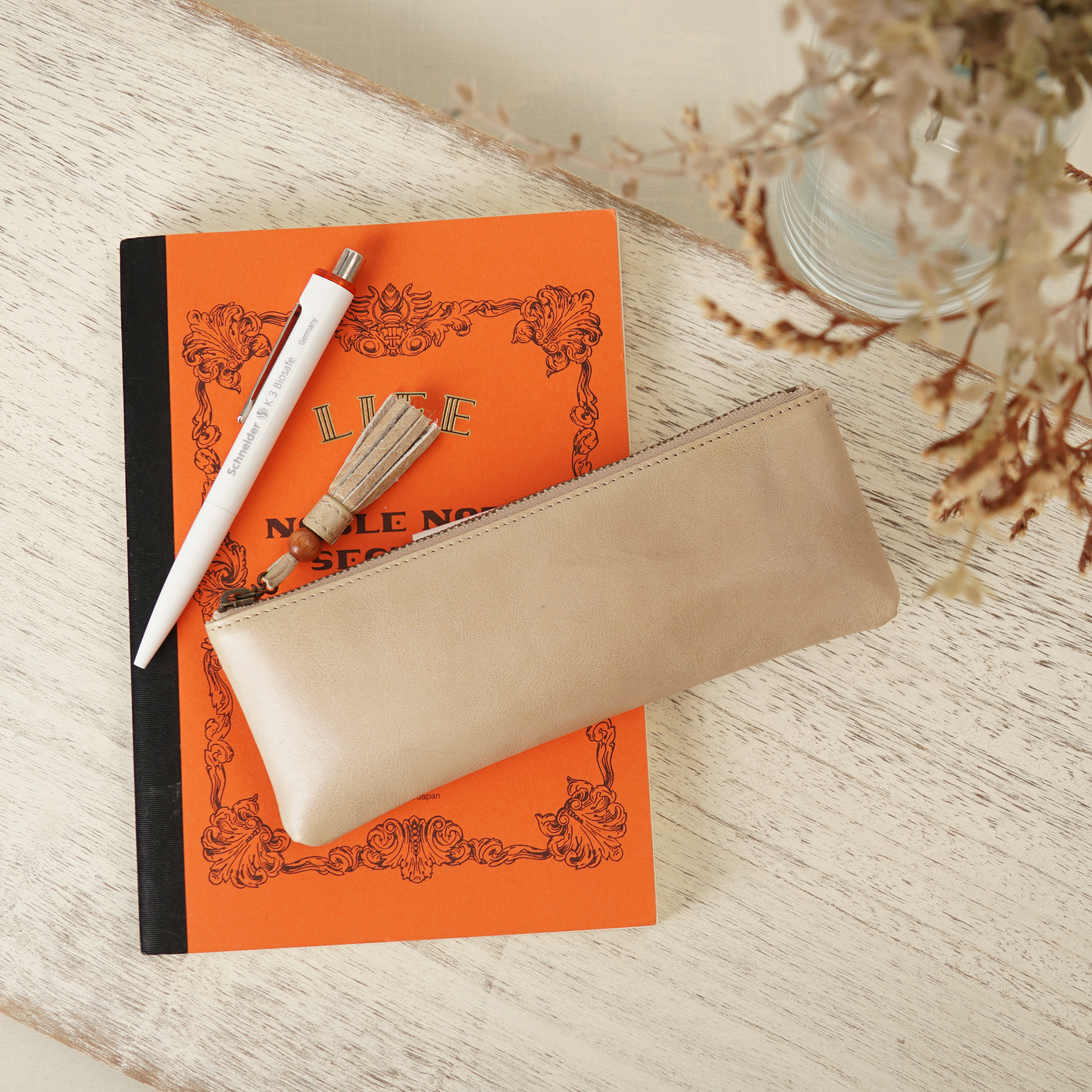 ★一点もの★ナチュラルな雰囲気のシンプルデザイン♪　スムースレザーと小花柄のペンケース　ベージュ