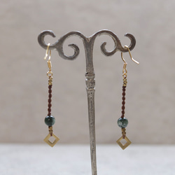 天然石一粒ーシンプル真鍮とセラフィナイトマクラメピアスmacp136軽やかに揺れるアレルギーフリーのアクセサリー 4枚目の画像