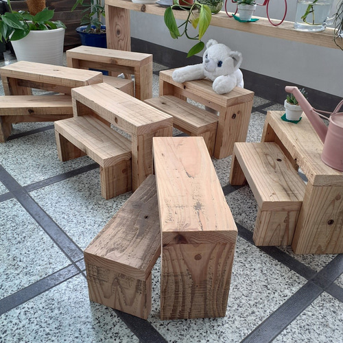 杉材 脚立の展示台　陳列棚 飾り棚 シェルフ スツール 踏み台 古家具 古道具 OLD ASHIBA（足場板古材）踏み台スツール（中棚付き） 高さ500mm