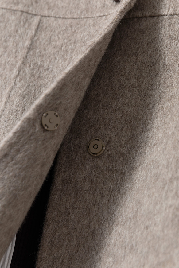 簡約時尚的雙面羊毛短外套，奶茶色（260109-1） 第7張的照片