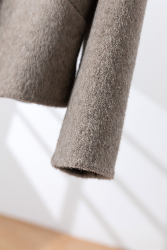 簡約時尚的雙面羊毛短外套，奶茶色（260109-1） 第6張的照片