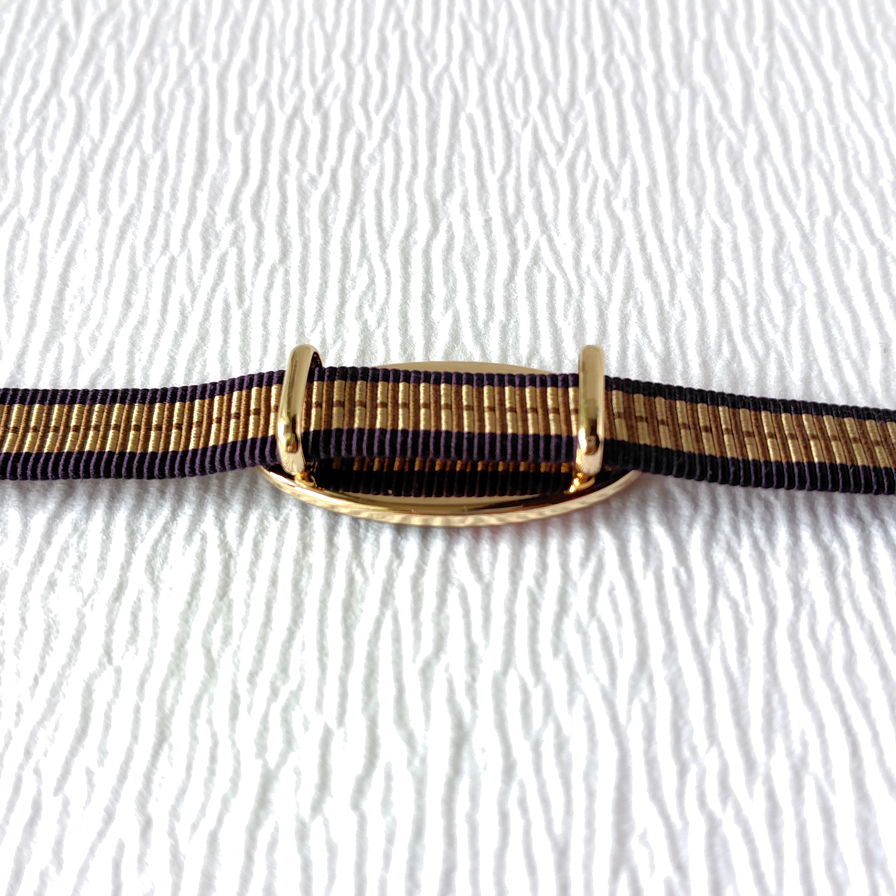 春告花（梅）＊手描きレジンの帯留め