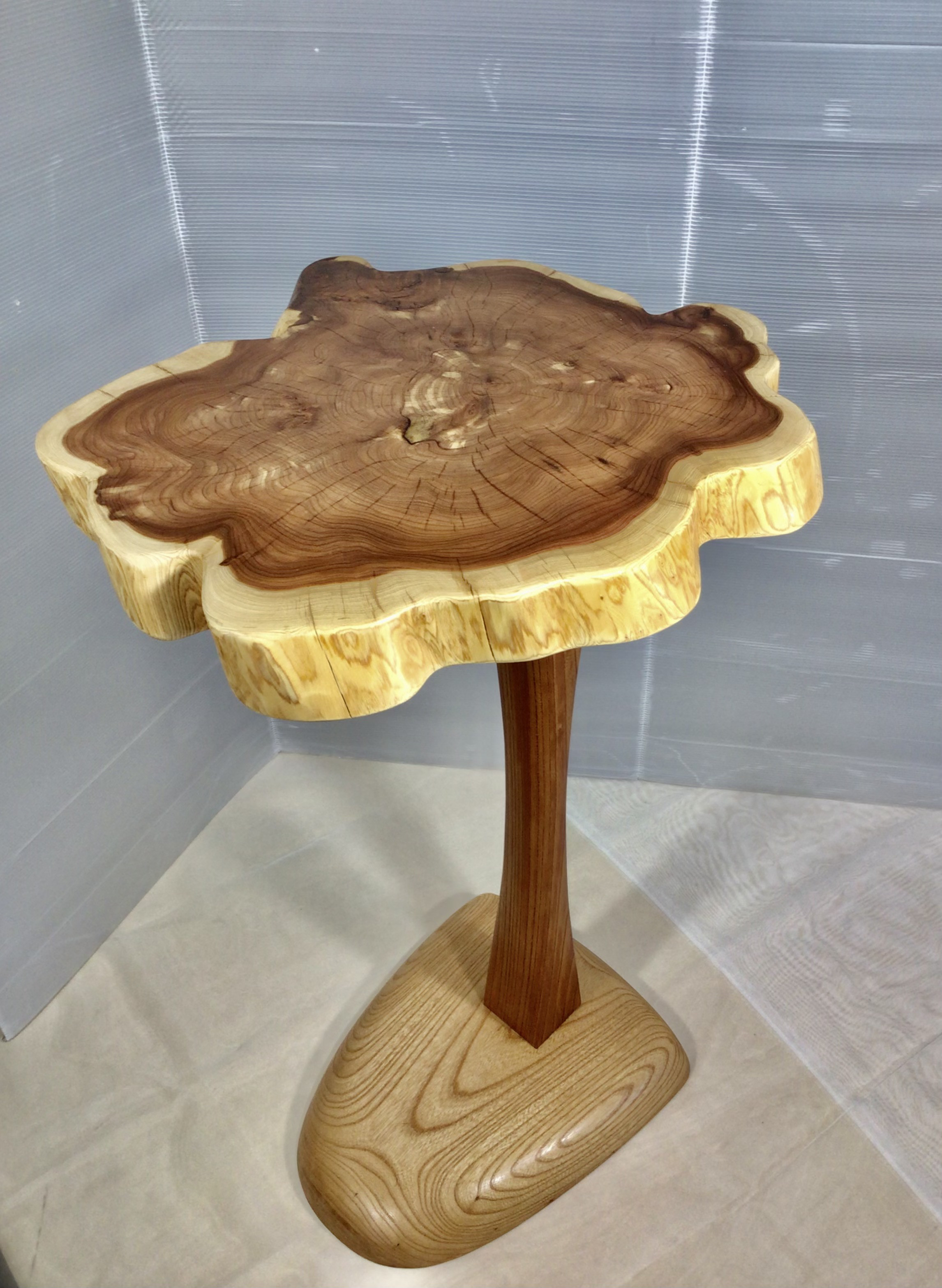 天然木　カイズカイブキ　輪切り　折り畳みサイドテーブル　一点物　手造り