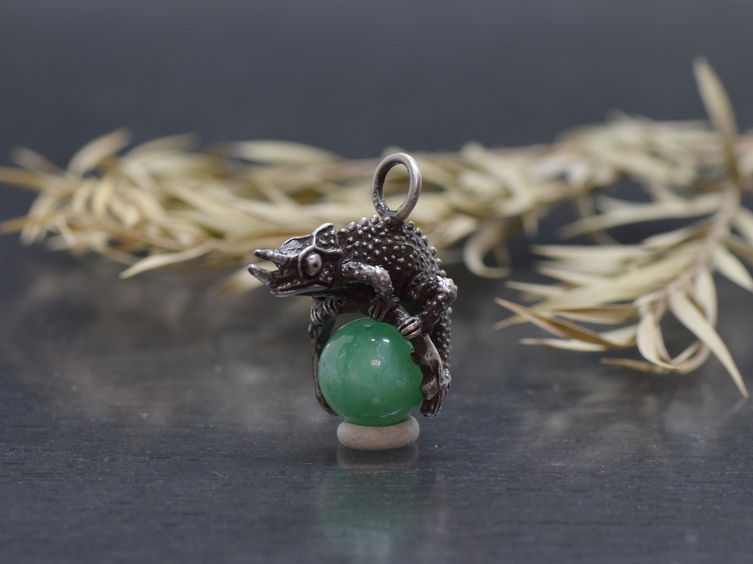 限定1点　ジャクソンカメレオン玉ペンダント　クリソプレーズ　革ひもネックレス付き