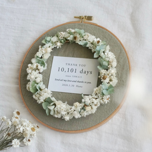 刺繍枠のフラワーリース ＜白い小花と紫陽花＞ ドライフラワー 子育て