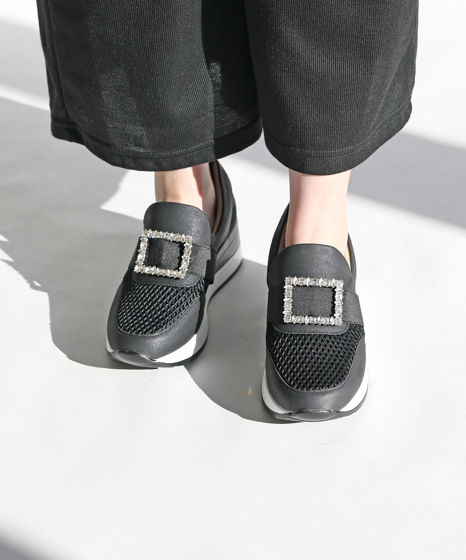 幅広4Eオリジナルソール！脱ぎ履き簡単・大人のきれいめビジューバックル厚底スニーカー♪上品×楽ちん【22.0〜24.5】