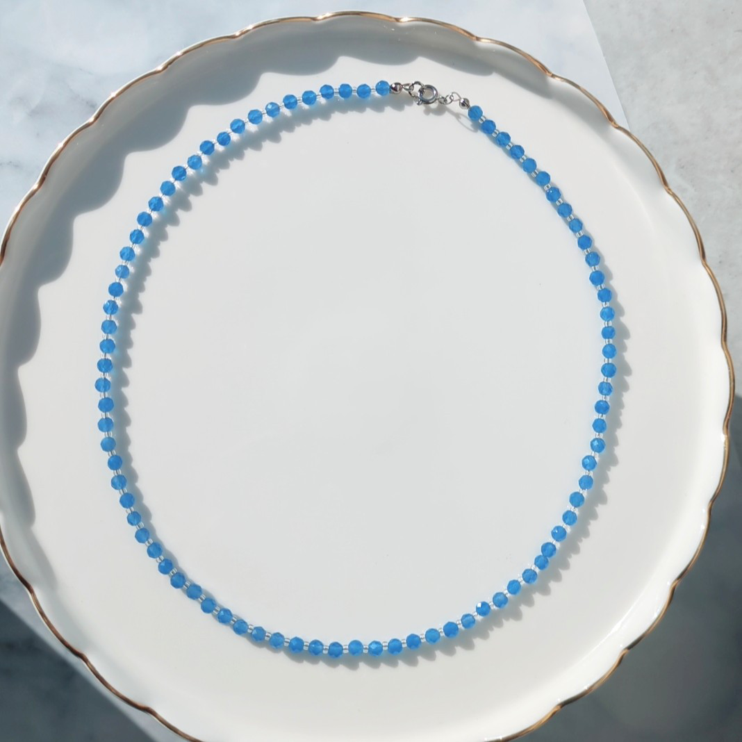天然石 ブルーアゲート 32面ラウンドカット×極小クリアビーズの一連ネックレス