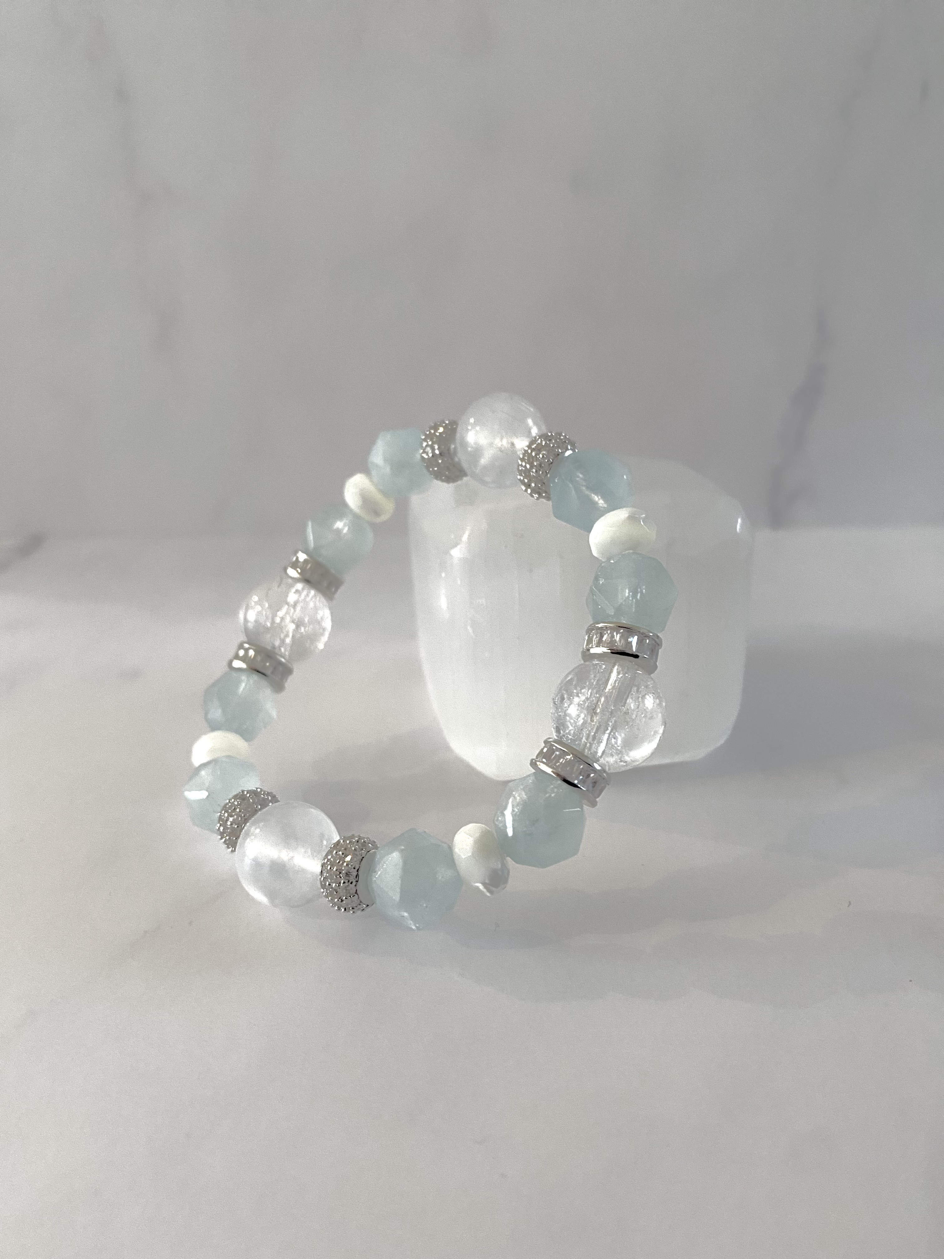 アクアマリン × ロイヤルブルームーンストーン × ヒマラヤ産アイスクォーツ ×マザーオブパール ブレスレット