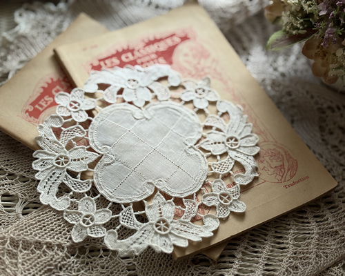 フランスVintage ドイリー 14.4cm カットワーク 敷物 インテリア