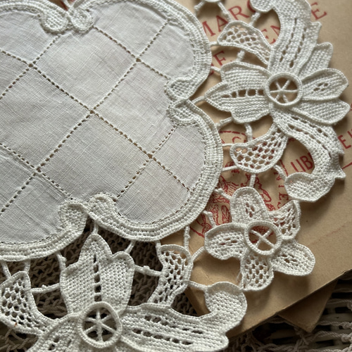 フランスVintage ドイリー 14.4cm カットワーク 敷物 インテリア