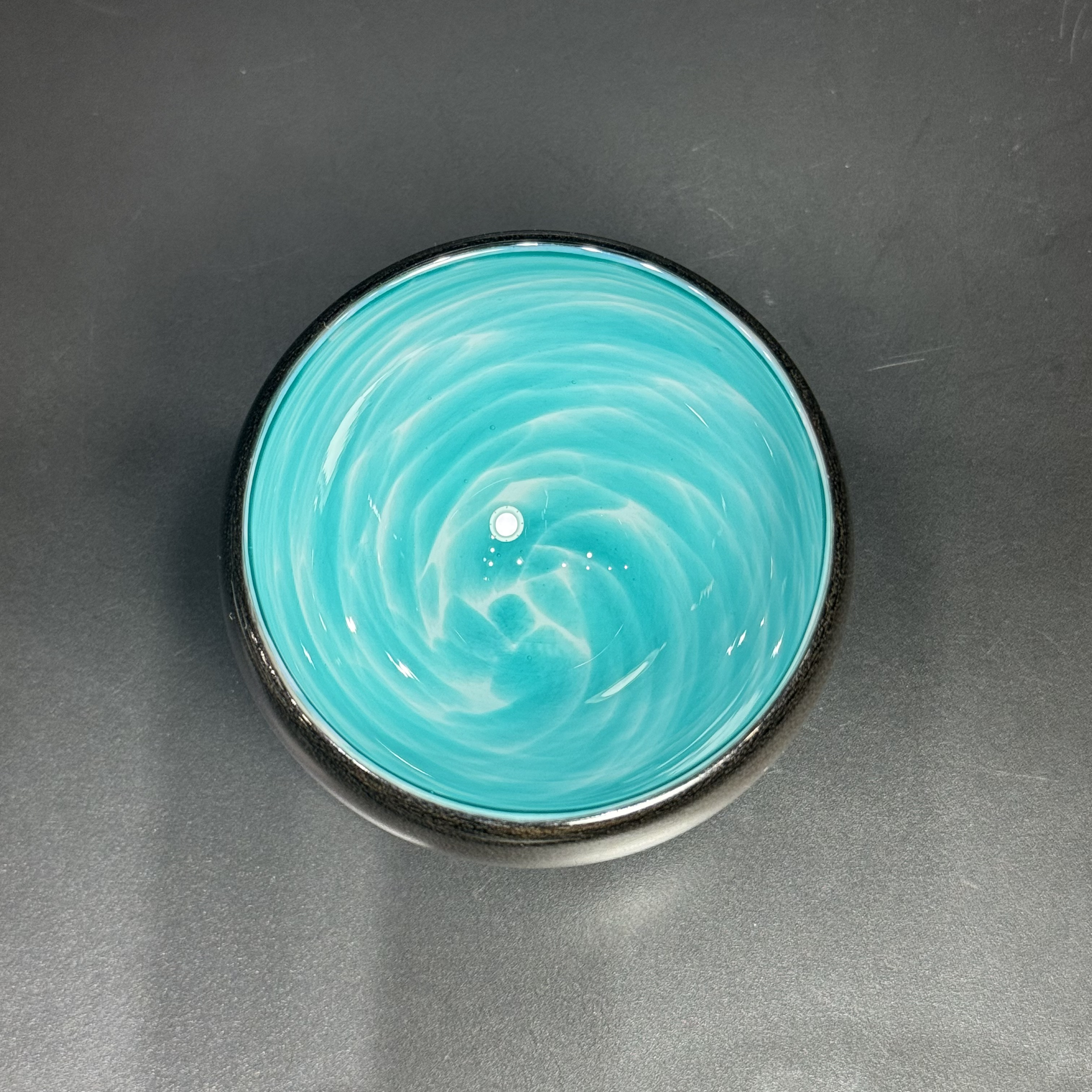 ⑥ 【ぐい呑み】 隕硝 （いんしょう) １点　吹きガラス