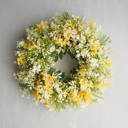 ミモザと小花グリーンのスプリングリース｜春を告げるナチュラルリース（直径30cm） 2枚目の画像