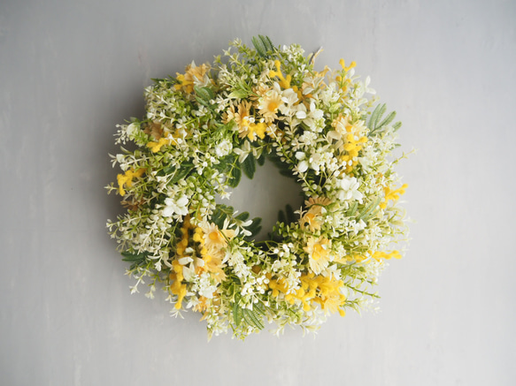 ミモザと小花グリーンのスプリングリース｜春を告げるナチュラルリース（直径30cm） 2枚目の画像