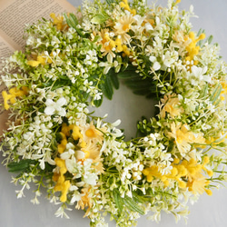 ミモザと小花グリーンのスプリングリース｜春を告げるナチュラルリース（直径30cm） 7枚目の画像