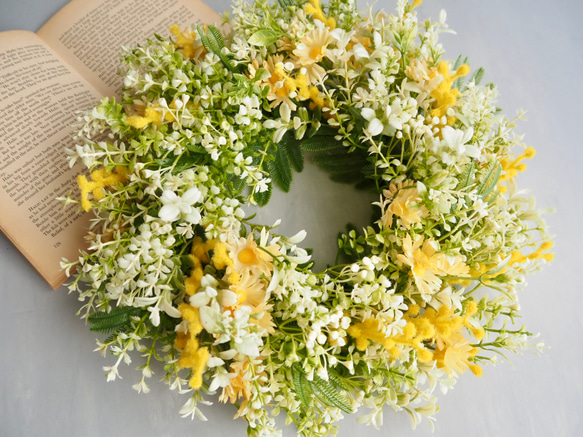 ミモザと小花グリーンのスプリングリース｜春を告げるナチュラルリース（直径30cm） 7枚目の画像