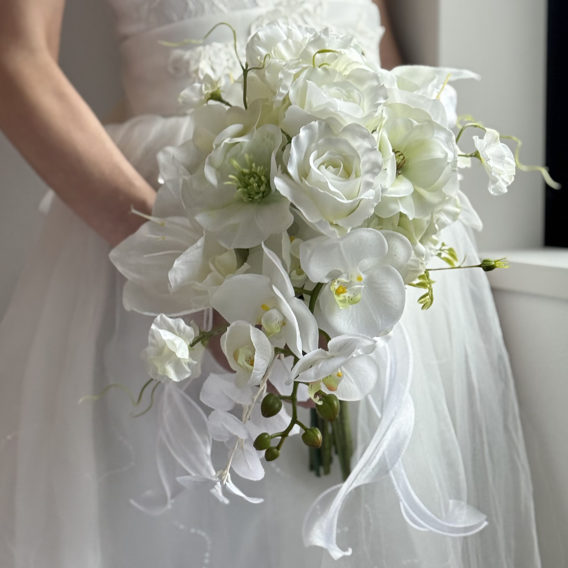 【即納】ホワイト×グリーンの上品ウェディングブーケ｜前撮り・挙式に｜アーティフィシャルフラワー