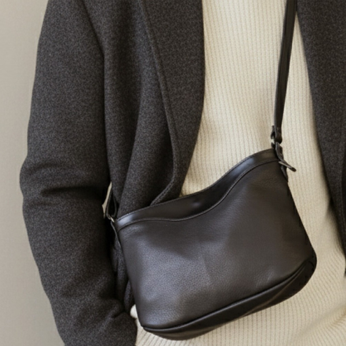 バッグ サコッシュ メンズ 本革 レザー ショルダーバッグ コンパクト ミニバッグ