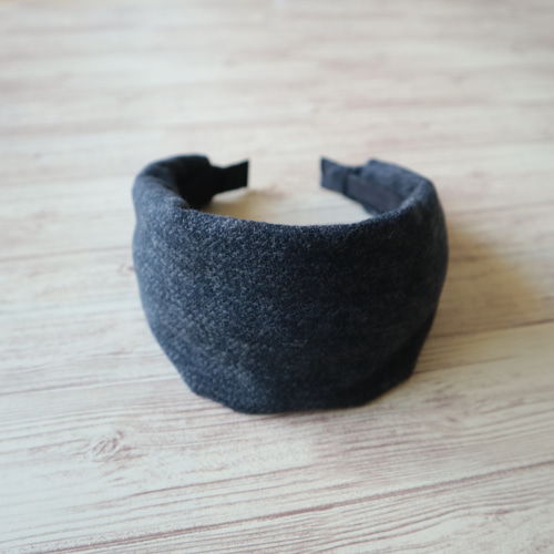 シンプルな幅広カチューシャ（ツイード風コットン・チャコールグレー