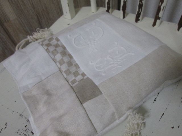 アンティークリネンパッチ巾着ポーチ;モノグラム刺繍、手刺繍レース、ホームスパンリネン、ダミエ織り