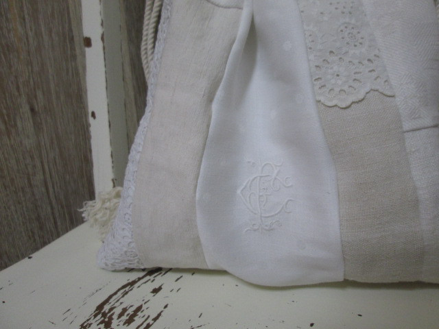 アンティークリネンパッチ巾着ポーチ;モノグラム刺繍、手刺繍レース、ホームスパンリネン、ダミエ織り