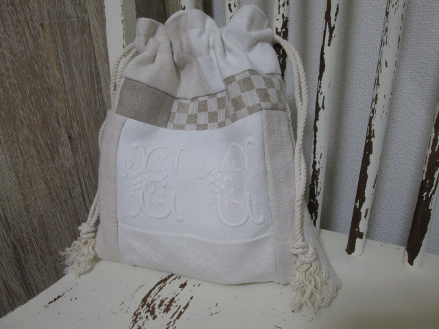 アンティークリネンパッチ巾着ポーチ;モノグラム刺繍、手刺繍レース、ホームスパンリネン、ダミエ織り