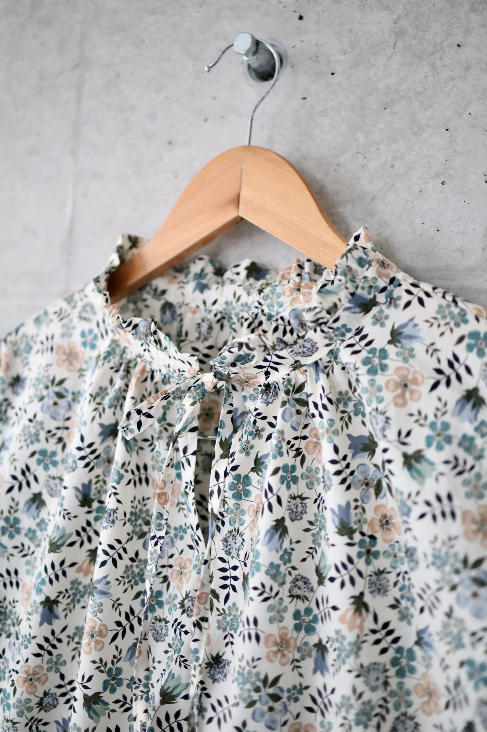 リバティ＊フリルネックブラウス（7・9・11・13・15号)