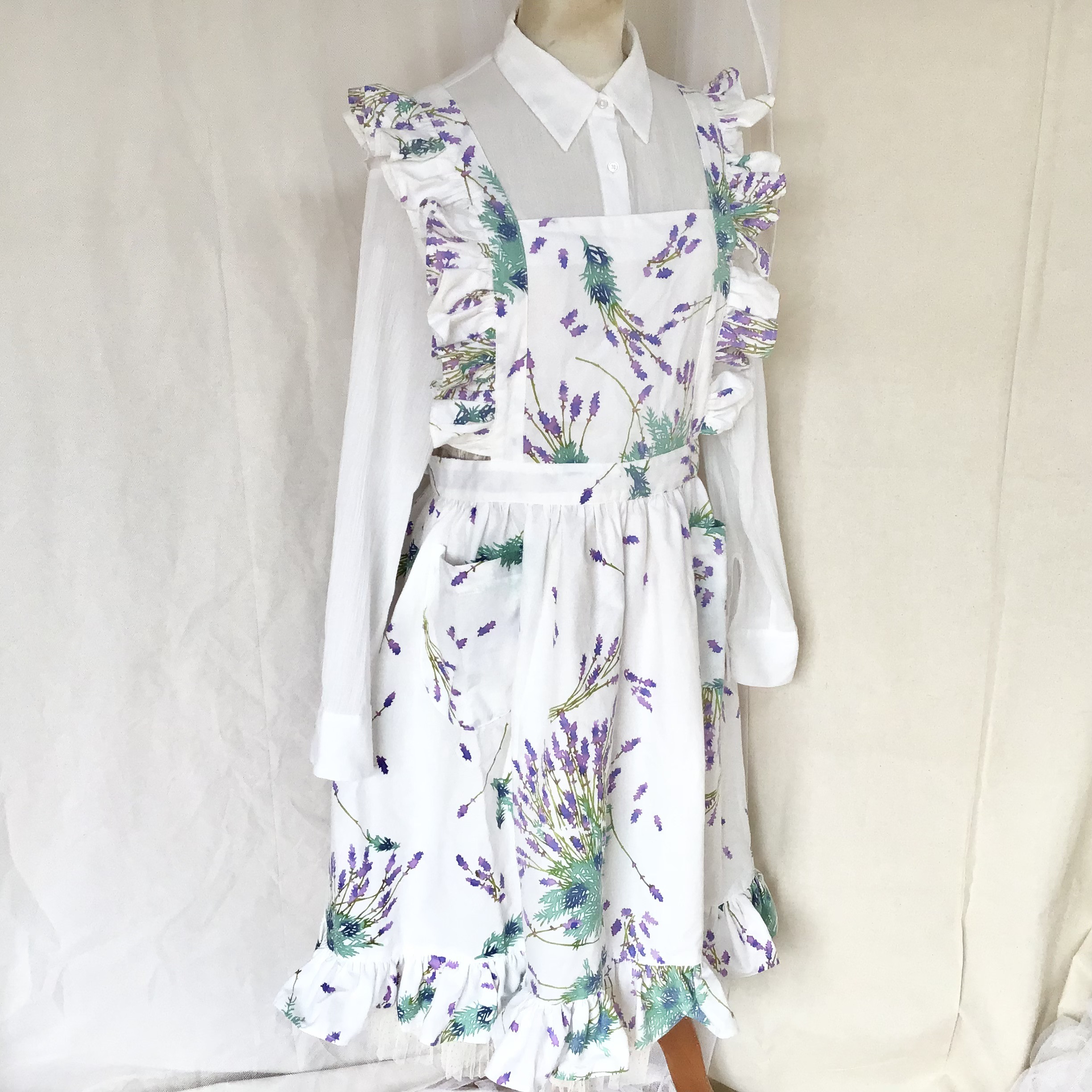 型染　ラベンダー柄フリルエプロン(綿ブロード)