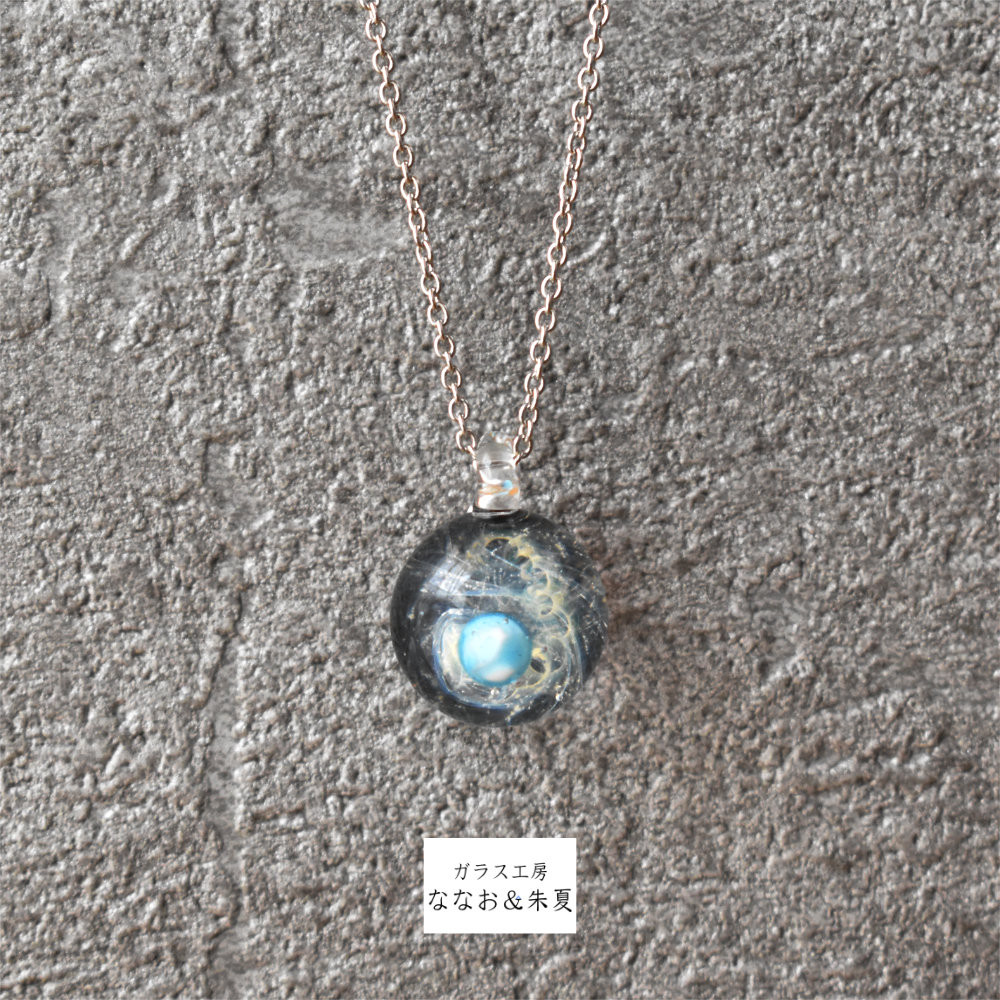 『 煌星 - kousei 』mini　【蓄光】ガラスの惑星を閉じ込めた銀河のネックレス