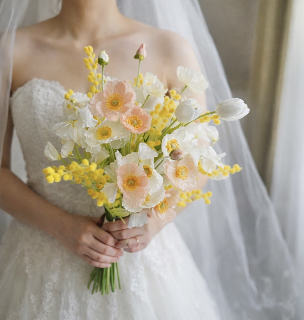 ポピーとミモザのブーケ　アーティフィシャルフラワー　ウェディングブーケ　春　スプリング
