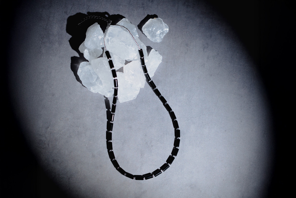 オニキスとビーズのネックレス（シルバー）