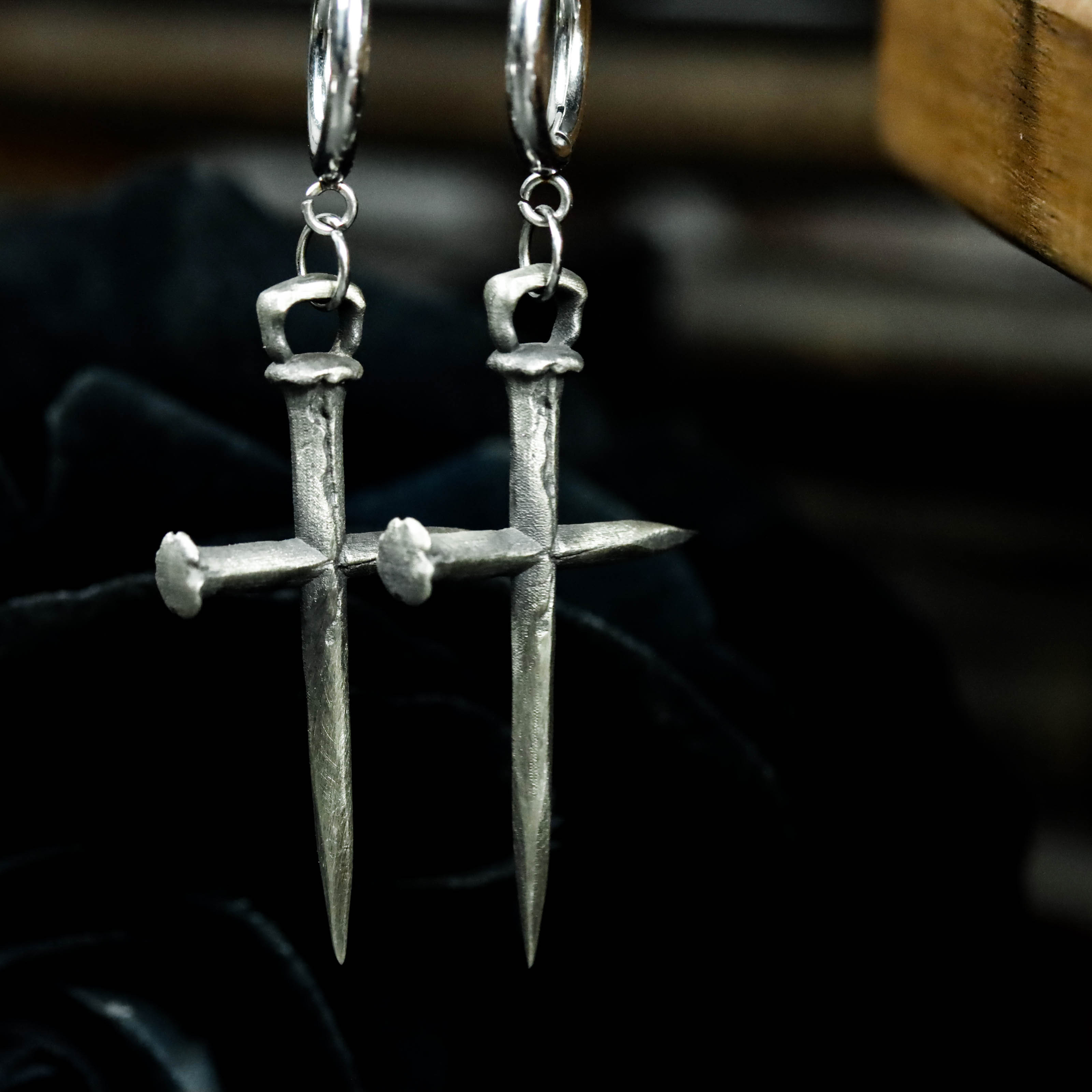 ネイルクロスイヤリング - 925シルバー ミニマルスパイクダングルデザイン 7,410円