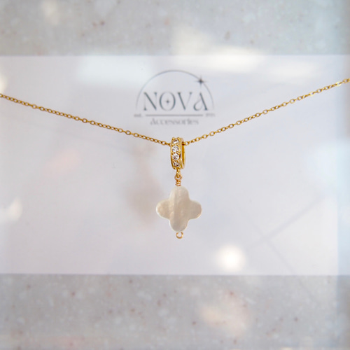 マザーオブパール クローバー ネックレス / サージカルステンレス 貝