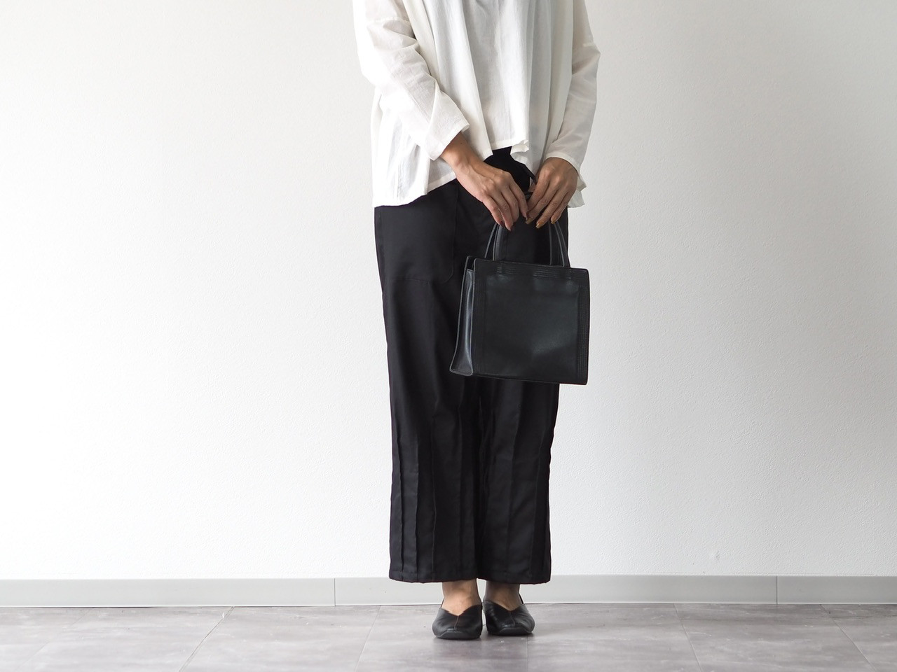 ブラック／ネイビー/前ポケット、裾ピンタックパンツ