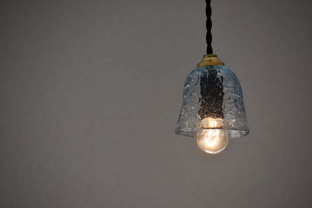 ●送料無料●吹きガラス照明（ペンダントタイプ）裸電球シリーズ　【アイスカット　ラムネ】