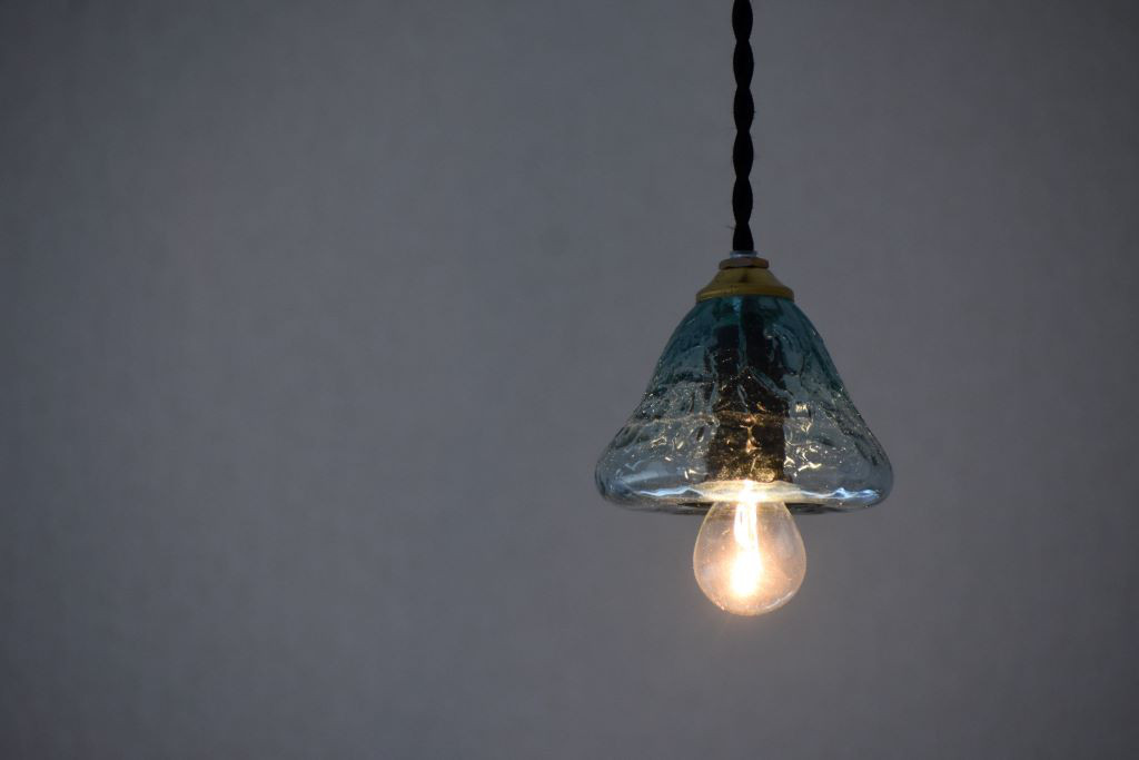 ●送料無料●吹きガラス照明（ペンダントタイプ）裸電球シリーズ　【アイスカット　ラムネ】